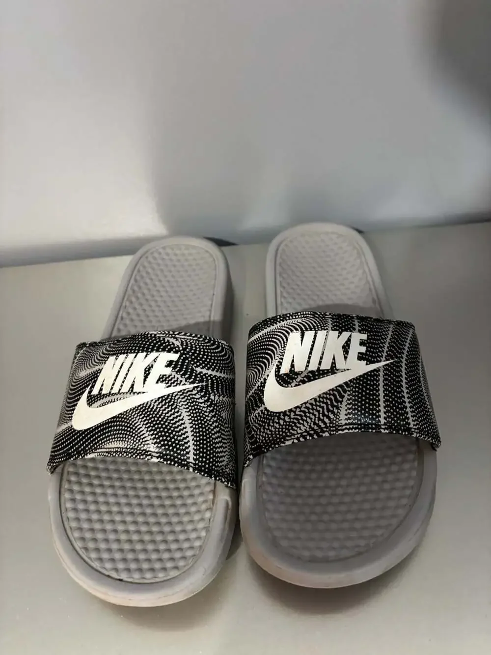 Nike Victori One Slide Sandals With Abstract Pattern 10